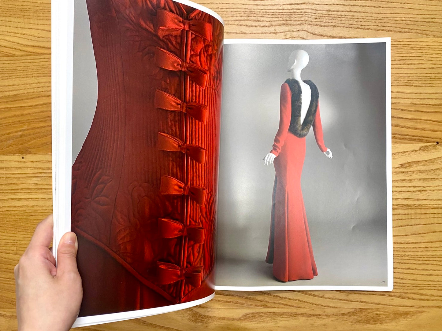 VALENTINO A ROMA 　ヴァレンティノのオートクチュール＆プレタポルテ　洋書