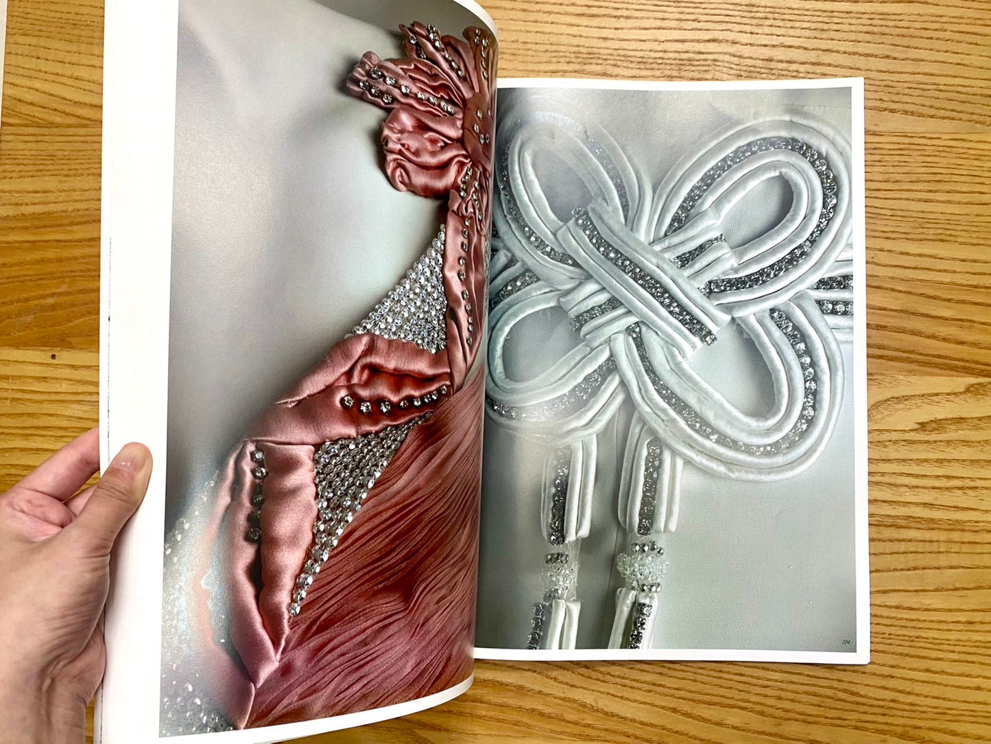 VALENTINO A ROMA 　ヴァレンティノのオートクチュール＆プレタポルテ　洋書