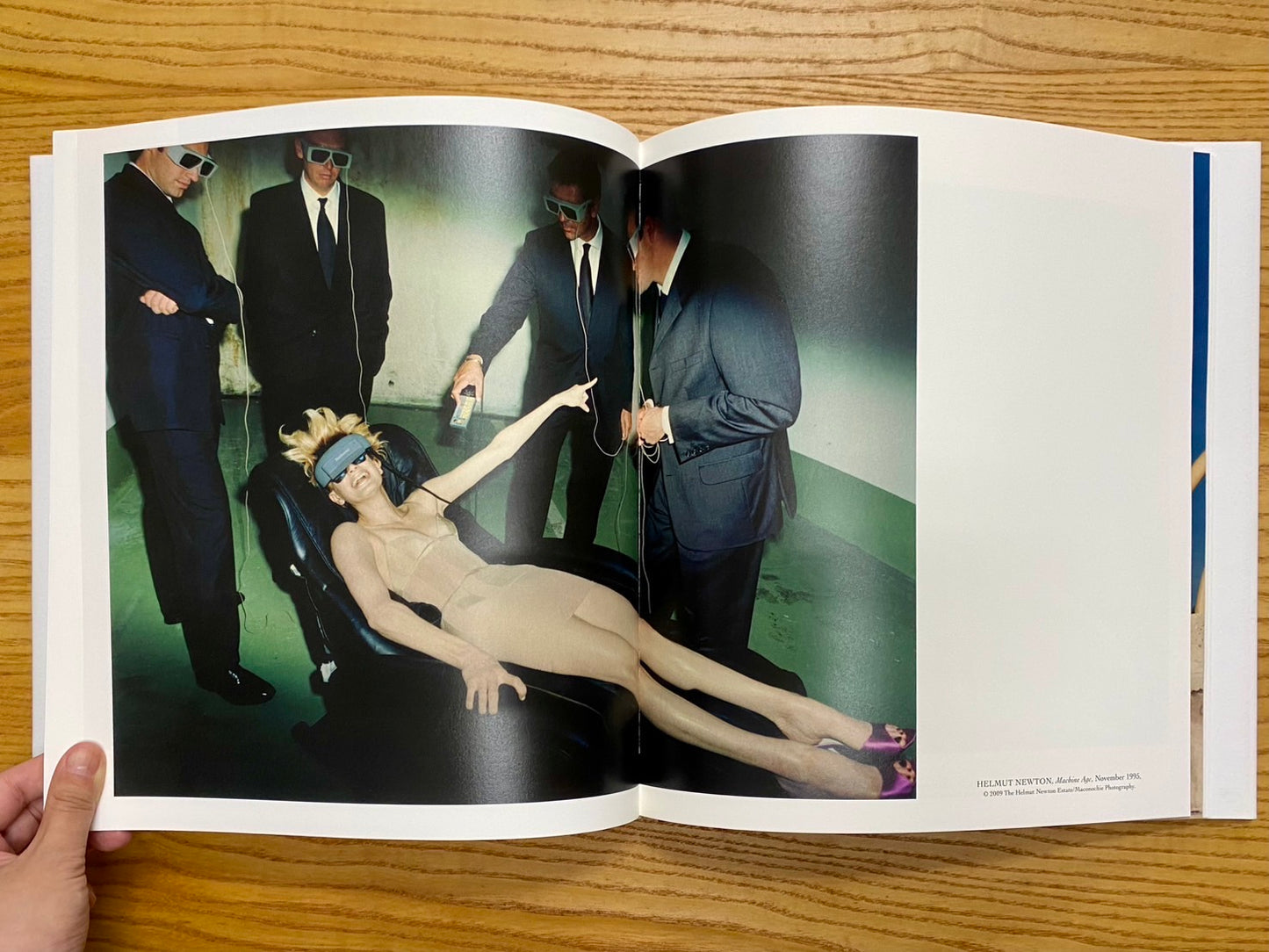 EXTREME BEAUTY VOGUE　尖鋭のファッション写真　洋書