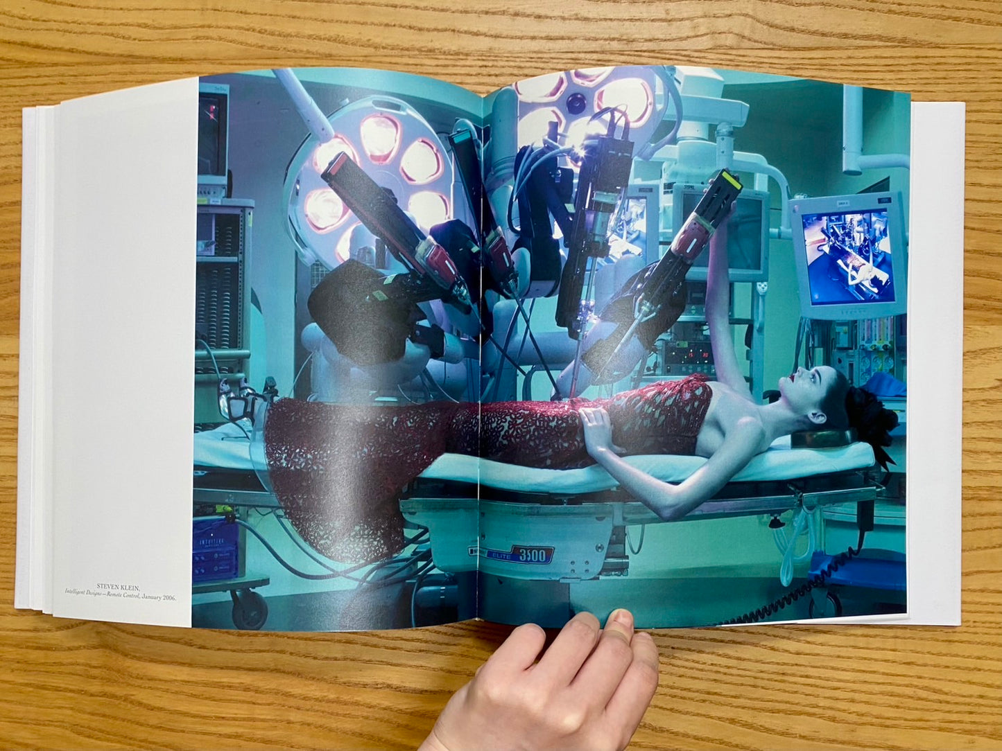 EXTREME BEAUTY VOGUE　尖鋭のファッション写真　洋書