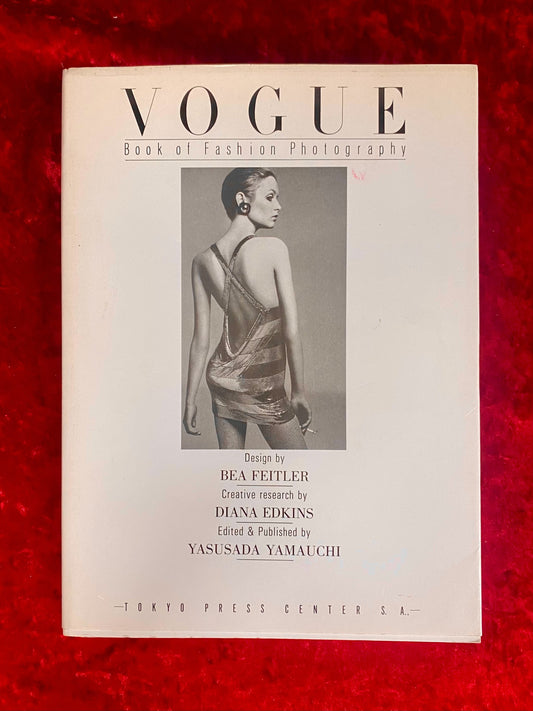 Vogue : book of fashion photography